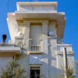 ...quasi a ridosso dell�alto torrino belvedere